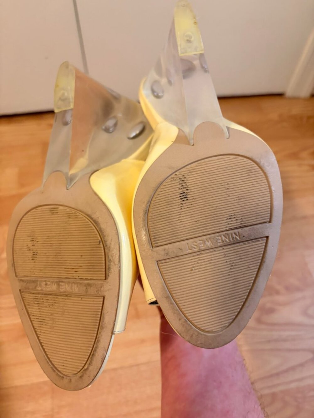 ✨ Nine West Patent Lucite Clear Wedge Sandals ✨ - Picture 3 of 5